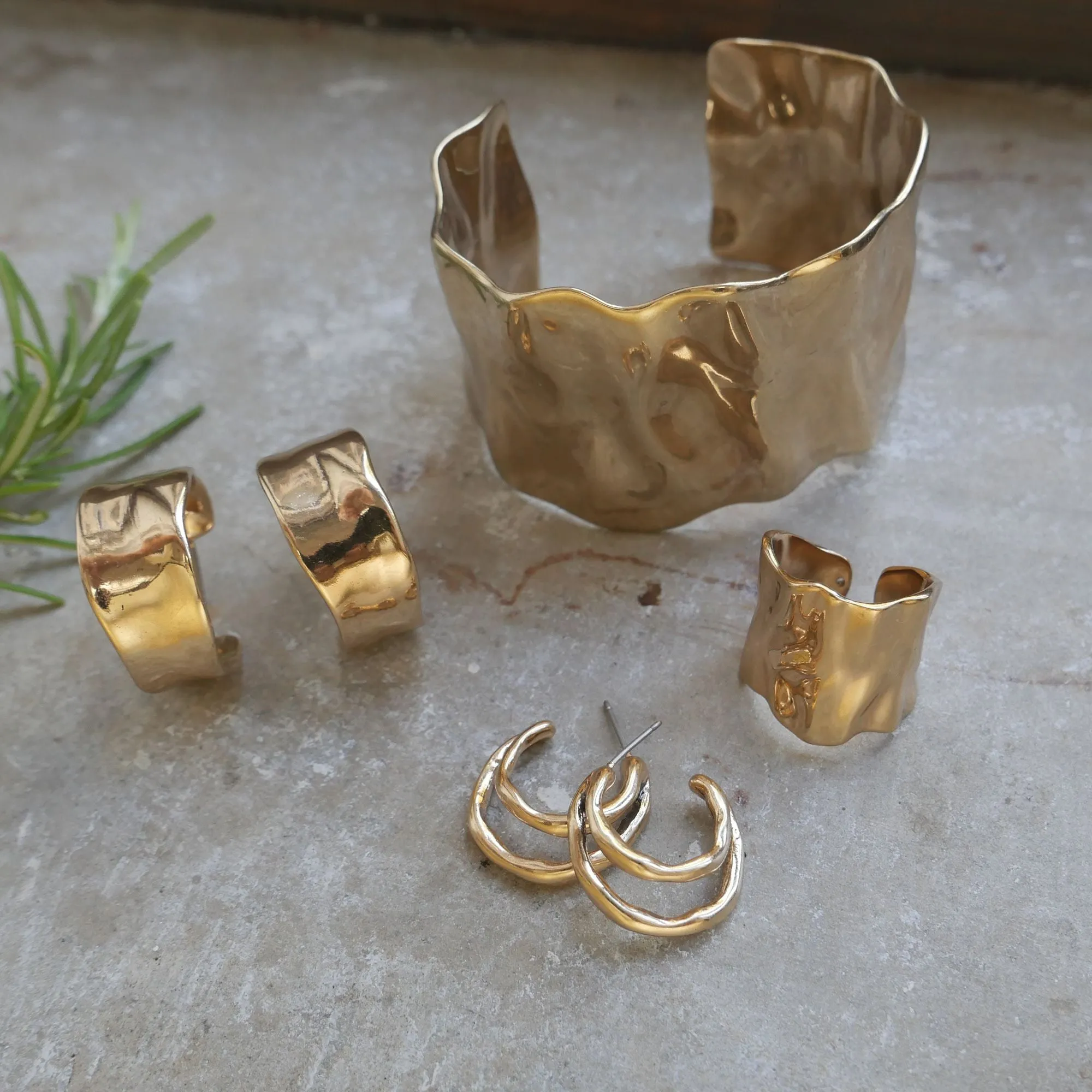 Sculptured Creol Earring 26mm