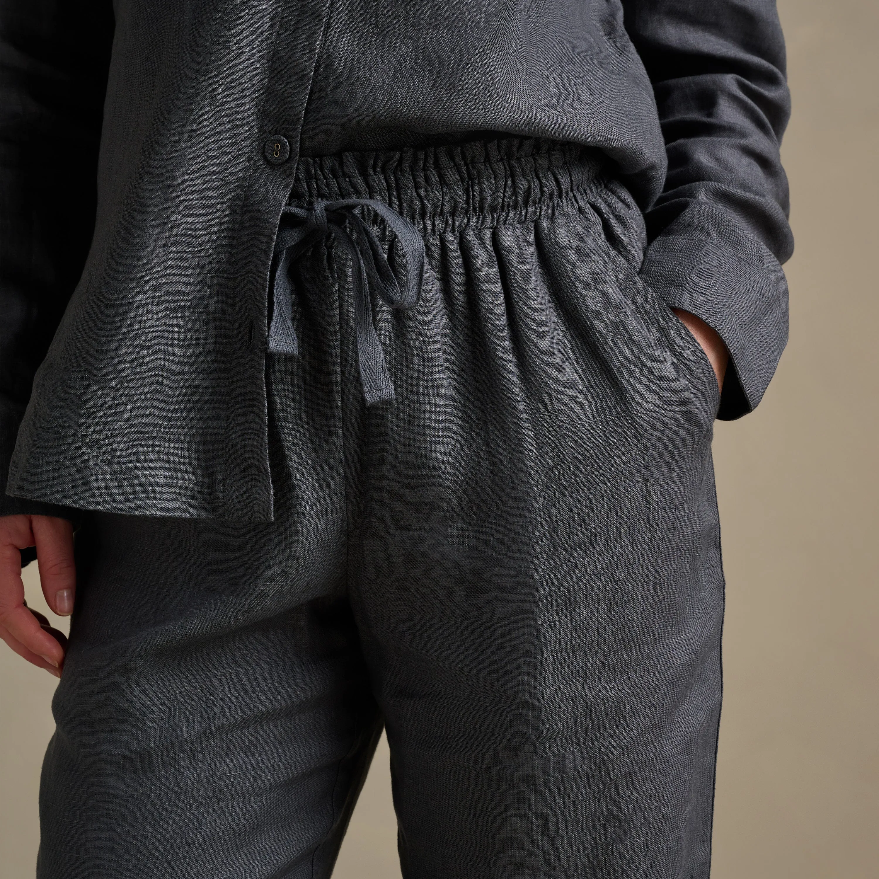 The Women's Linen Trouser - Ink