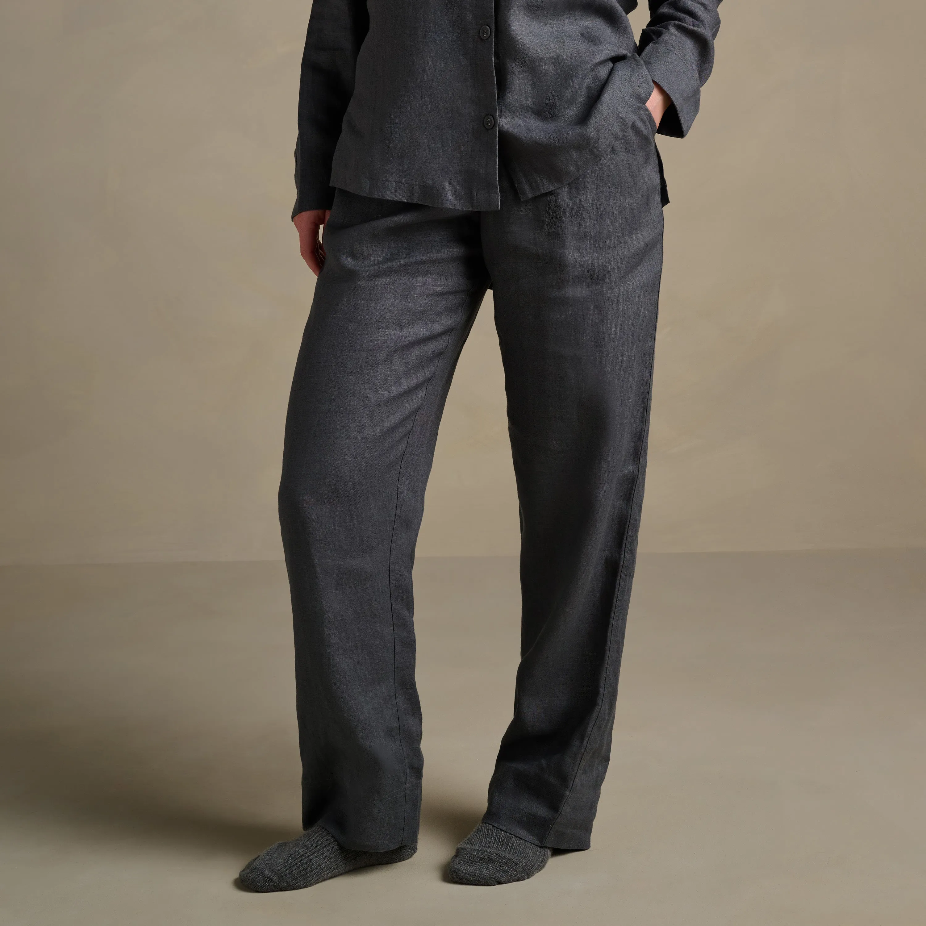 The Women's Linen Trouser - Ink