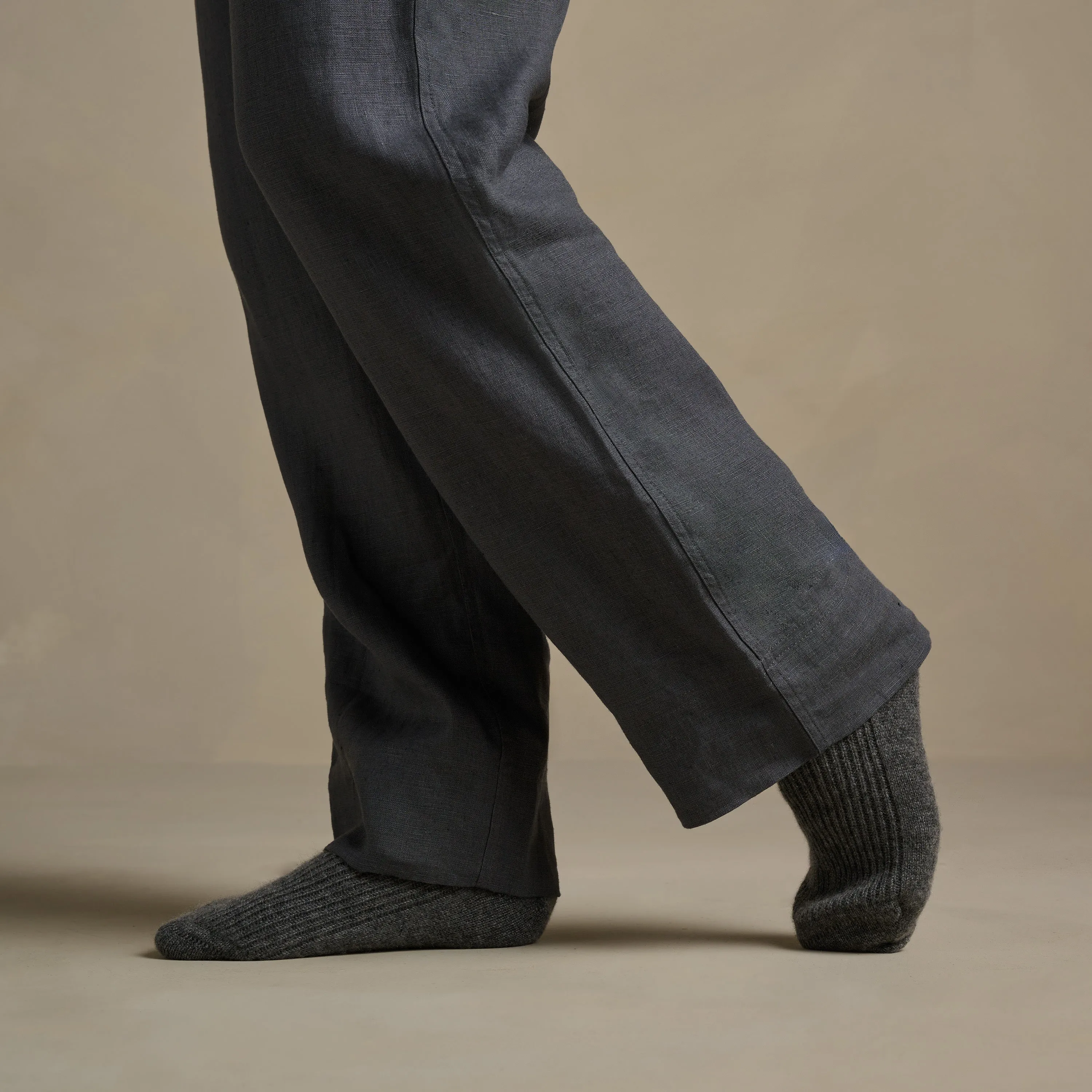 The Women's Linen Trouser - Ink